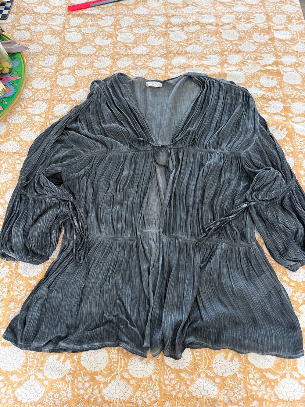 Free People o/s 4-16 Flowy Black garment-dyed Crinkle Tie-Front cardigan sweater